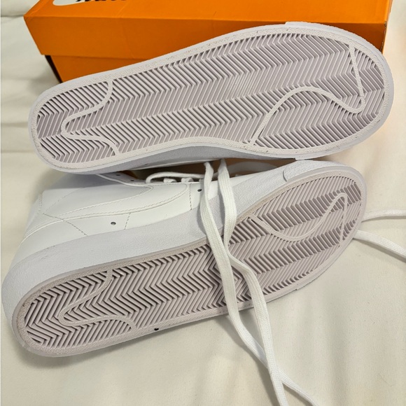 Nike Women’s Blazer Mid ‘77 - Picture 4 of 5